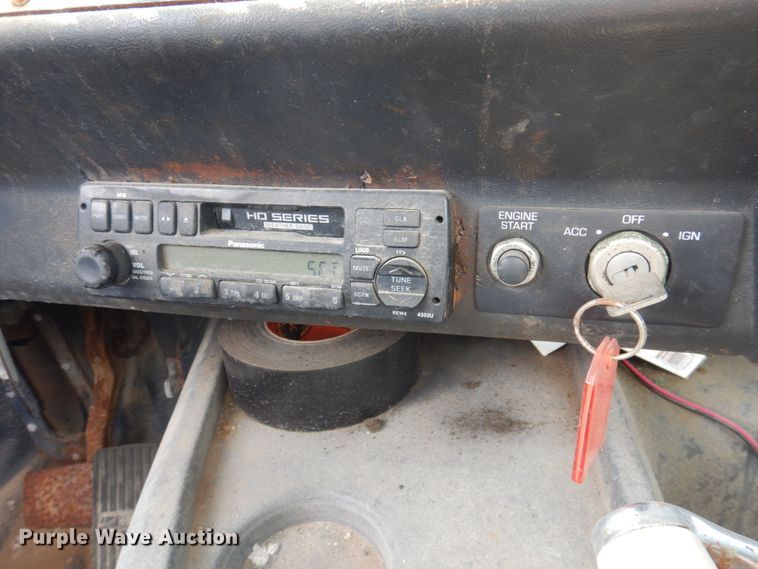 image for item MW9304 1995 White GMC WG  fertilizer delivery truck