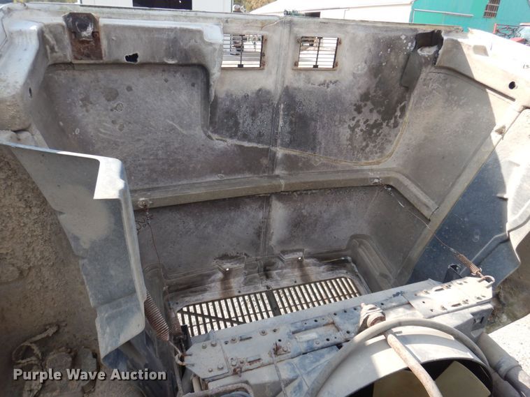 image for item MW9304 1995 White GMC WG  fertilizer delivery truck