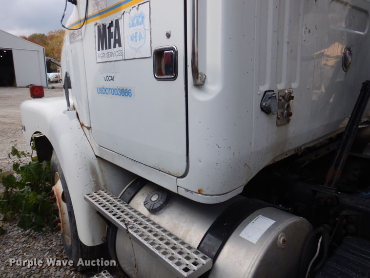 image for item MW9304 1995 White GMC WG  fertilizer delivery truck