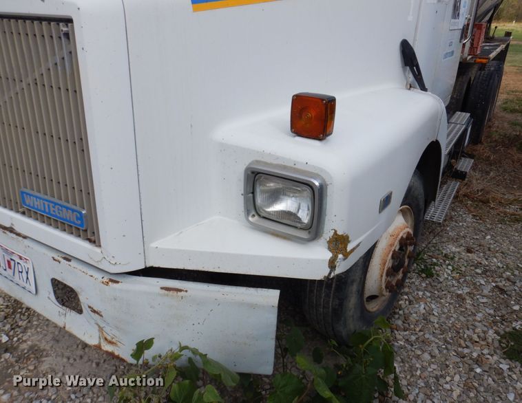 image for item MW9304 1995 White GMC WG  fertilizer delivery truck
