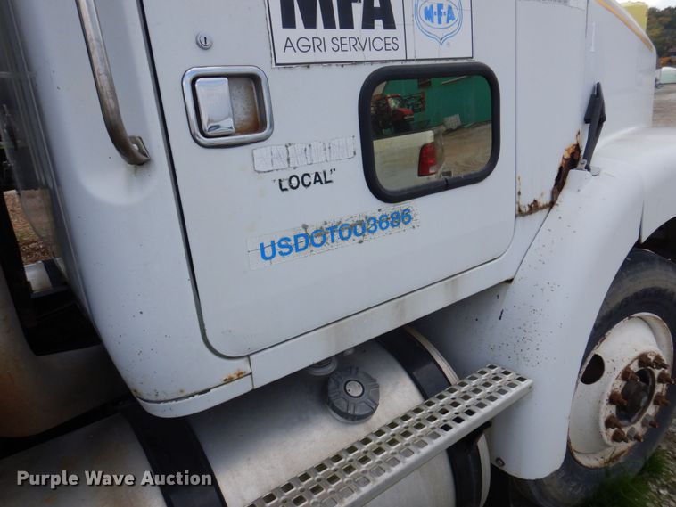 image for item MW9304 1995 White GMC WG  fertilizer delivery truck