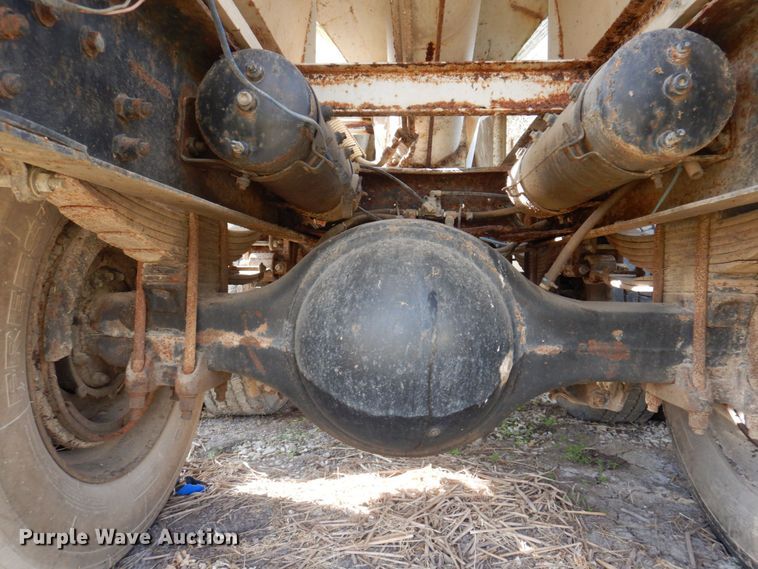 image for item MW9304 1995 White GMC WG  fertilizer delivery truck