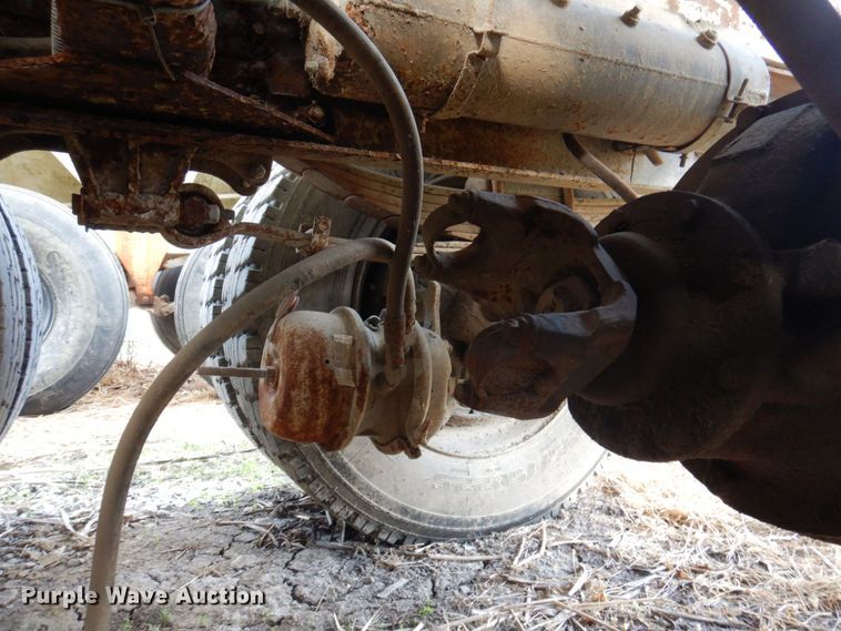 image for item MW9304 1995 White GMC WG  fertilizer delivery truck