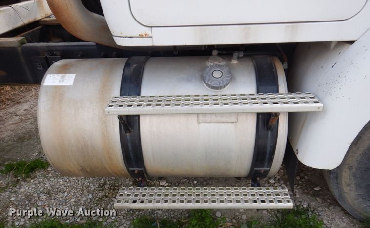 image for item MW9304 1995 White GMC WG  fertilizer delivery truck