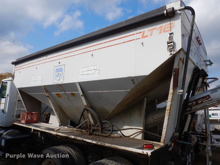 image for item MW9304 1995 White GMC WG  fertilizer delivery truck