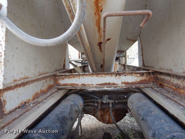 image for item MW9304 1995 White GMC WG  fertilizer delivery truck