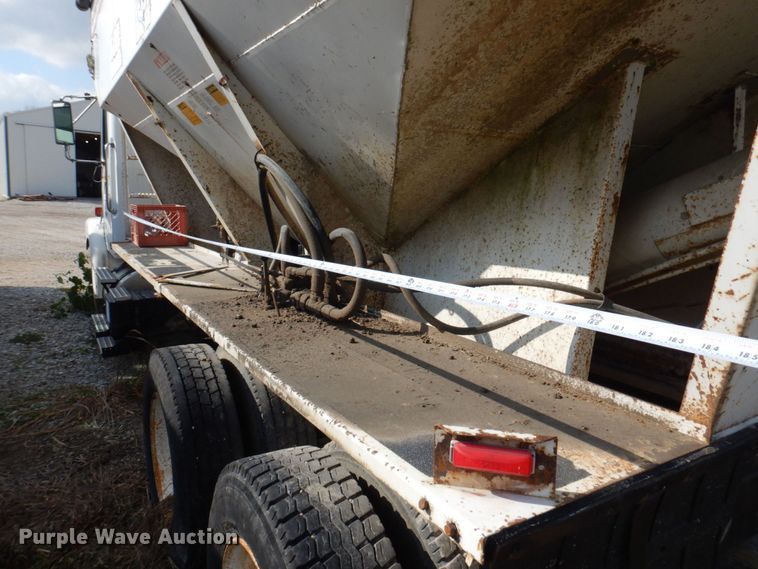 image for item MW9304 1995 White GMC WG  fertilizer delivery truck