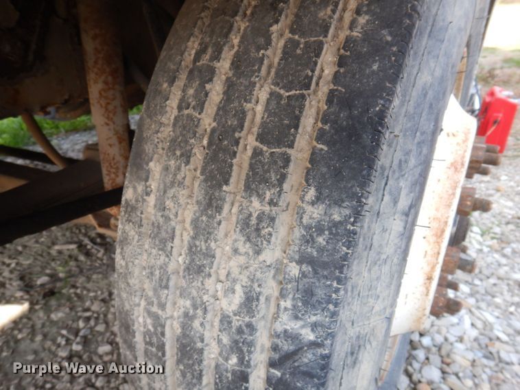 image for item MW9304 1995 White GMC WG  fertilizer delivery truck