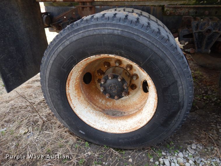 image for item MW9304 1995 White GMC WG  fertilizer delivery truck