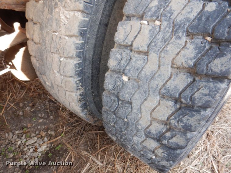 image for item MW9304 1995 White GMC WG  fertilizer delivery truck