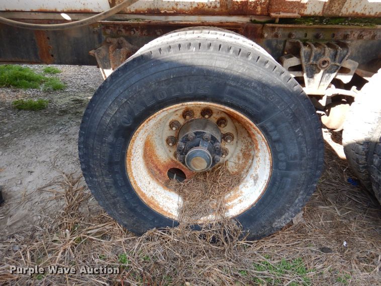 image for item MW9304 1995 White GMC WG  fertilizer delivery truck