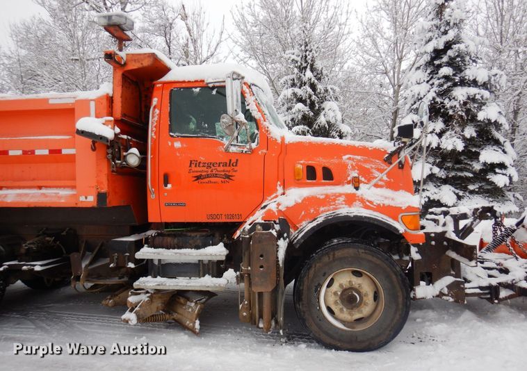 image for item AF9336 2003 Sterling LT9500  dump truck