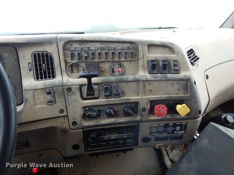 image for item AF9336 2003 Sterling LT9500  dump truck