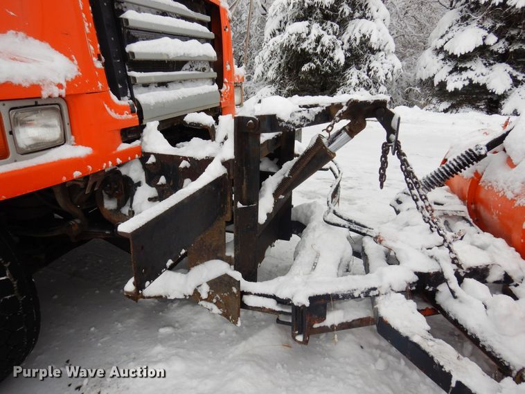 image for item AF9336 2003 Sterling LT9500  dump truck