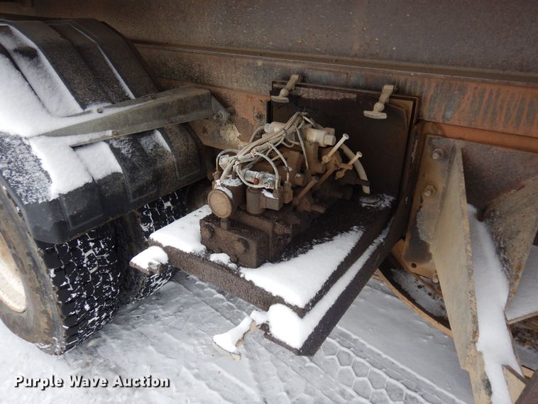 image for item AF9336 2003 Sterling LT9500  dump truck