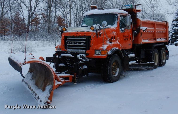 image for item AF9337 2002 Sterling LT9500  dump truck