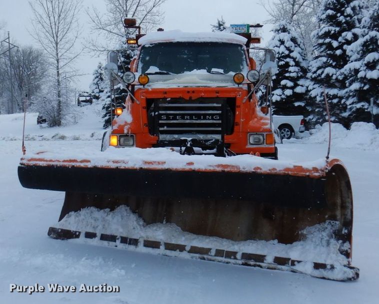 image for item AF9337 2002 Sterling LT9500  dump truck