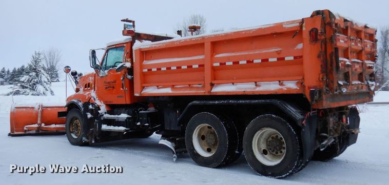 image for item AF9337 2002 Sterling LT9500  dump truck