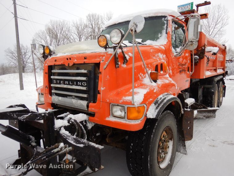 image for item AF9337 2002 Sterling LT9500  dump truck