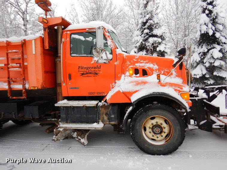 image for item AF9337 2002 Sterling LT9500  dump truck