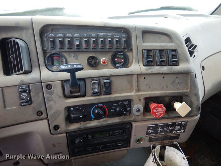 image for item AF9337 2002 Sterling LT9500  dump truck