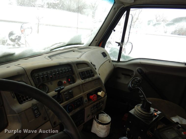 image for item AF9337 2002 Sterling LT9500  dump truck