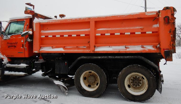 image for item AF9337 2002 Sterling LT9500  dump truck