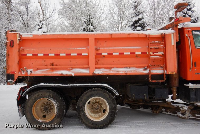 image for item AF9337 2002 Sterling LT9500  dump truck