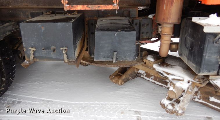 image for item AF9337 2002 Sterling LT9500  dump truck