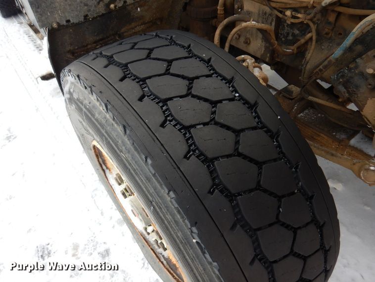 image for item AF9337 2002 Sterling LT9500  dump truck