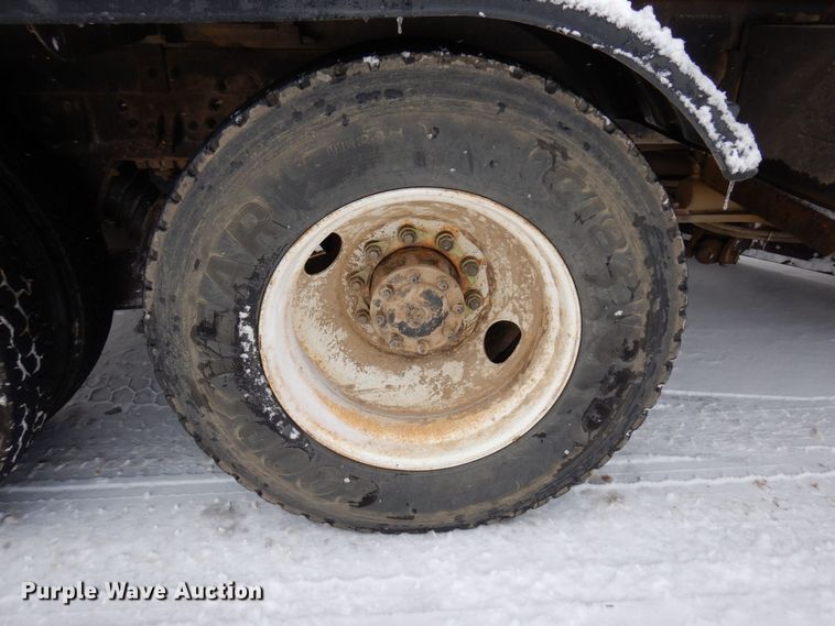 image for item AF9337 2002 Sterling LT9500  dump truck