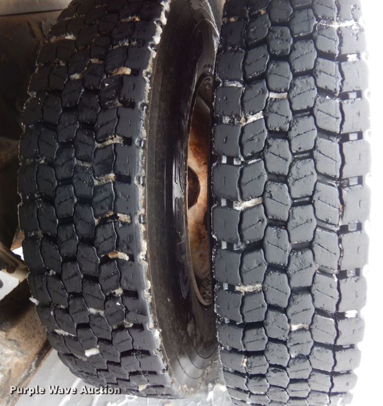 image for item AF9337 2002 Sterling LT9500  dump truck