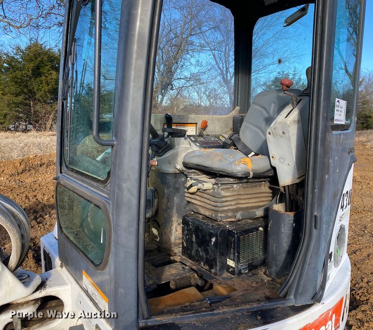 image for item DN8138 2005 Bobcat 430HAG  mini excavator