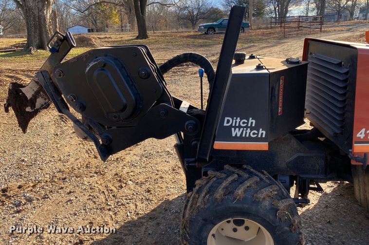 image for item DN8139 2002 Ditch Witch 410SX  trencher