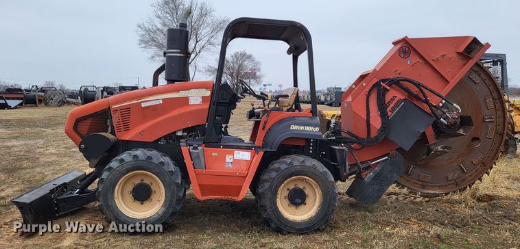 image for item DO3519 2006 Ditch Witch RT115  rock saw