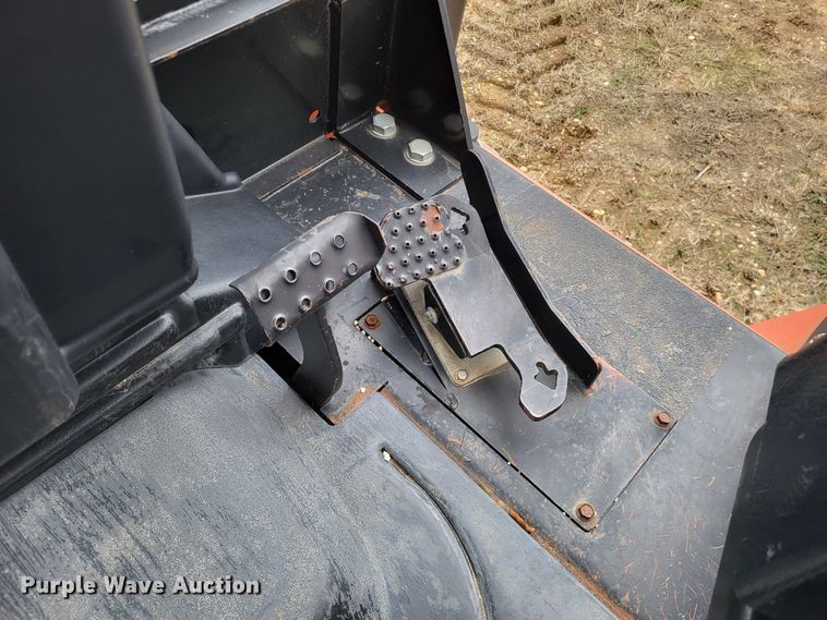 image for item DO3519 2006 Ditch Witch RT115  rock saw