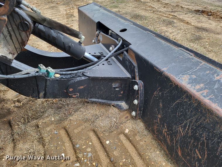 image for item DO3519 2006 Ditch Witch RT115  rock saw