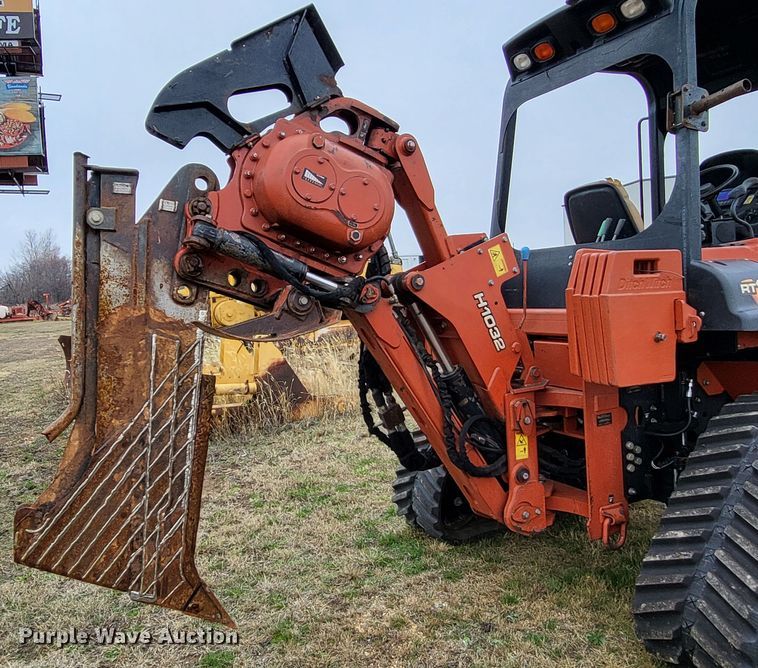 image for item DO3520 2015 Ditch Witch RT120 Quad  vibratory cable plow