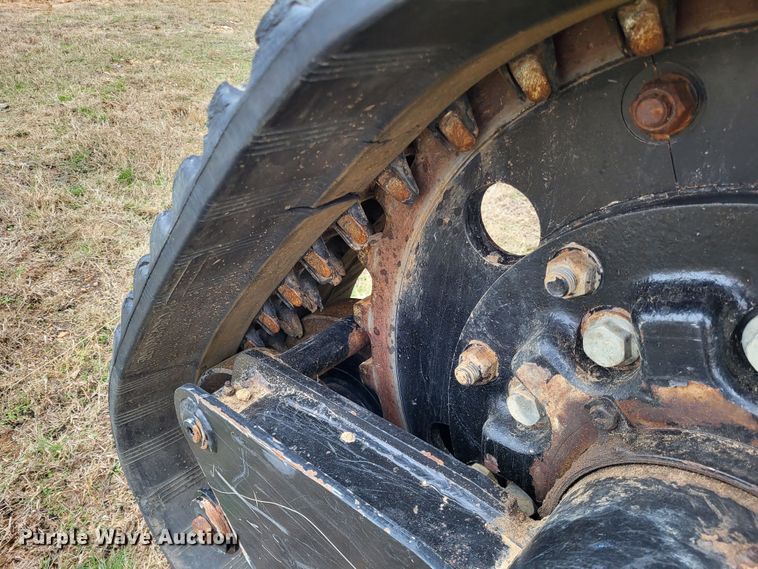 image for item DO3520 2015 Ditch Witch RT120 Quad  vibratory cable plow