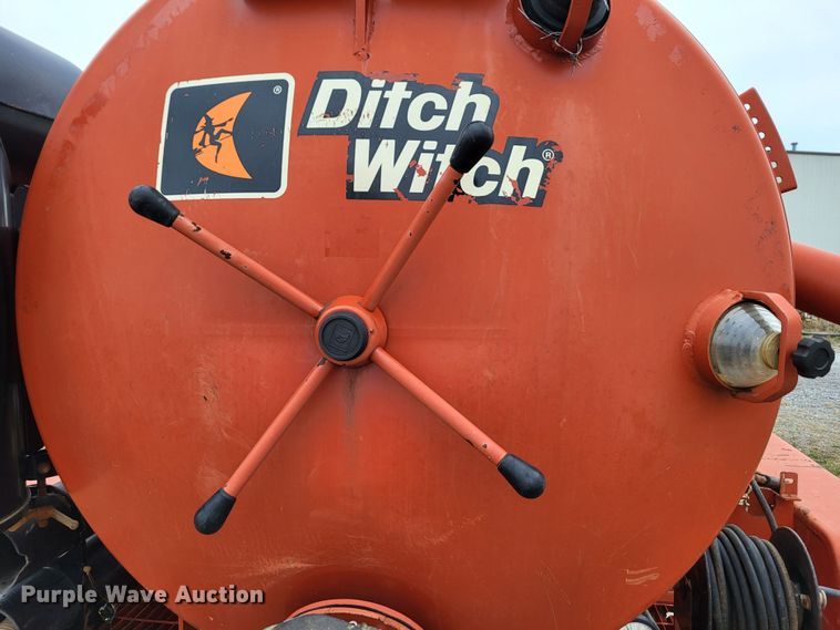 image for item DO3523 2011 Ditch Witch FX30  vacuum excavator