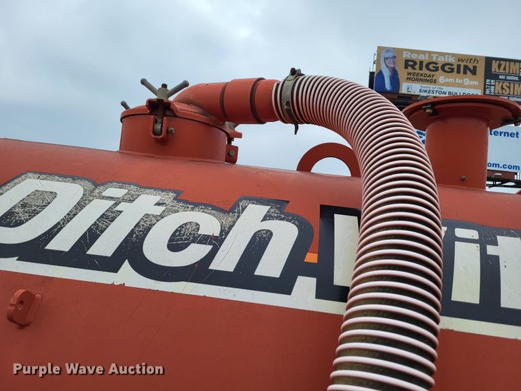 image for item DO3523 2011 Ditch Witch FX30  vacuum excavator