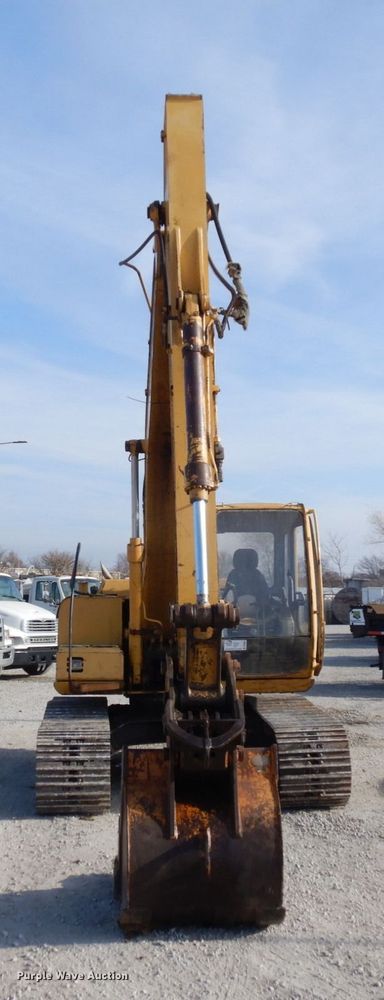 image for item DR8064 1997 John Deere 120  excavator