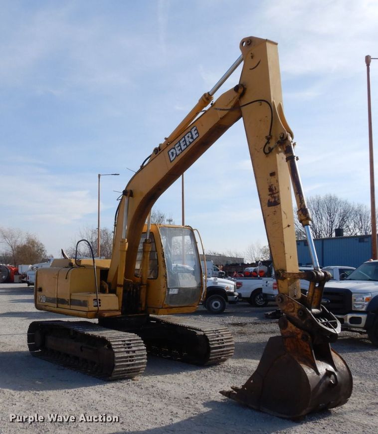 image for item DR8064 1997 John Deere 120  excavator