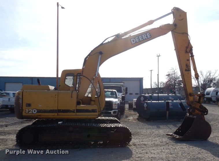image for item DR8064 1997 John Deere 120  excavator