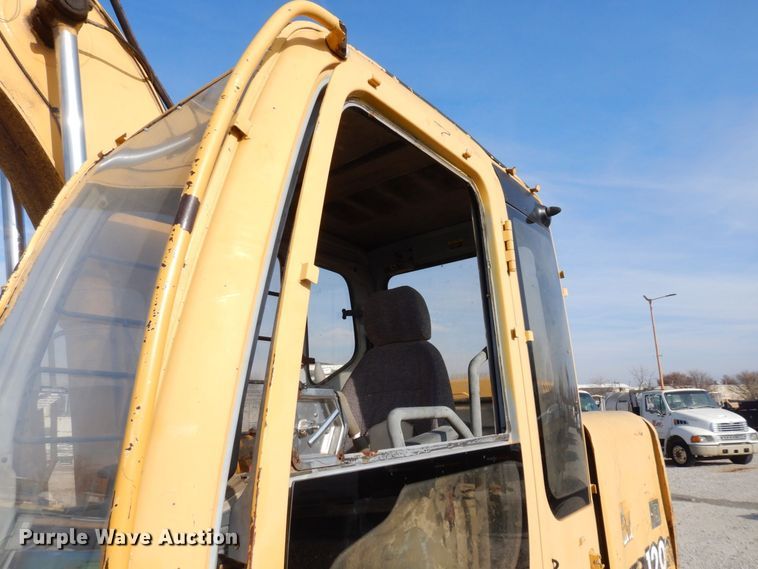 image for item DR8064 1997 John Deere 120  excavator