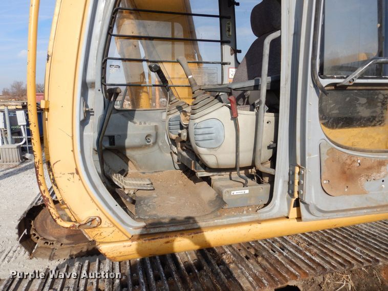 image for item DR8064 1997 John Deere 120  excavator