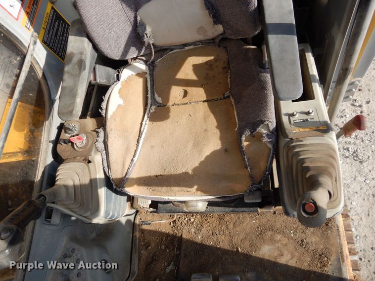 image for item DR8064 1997 John Deere 120  excavator