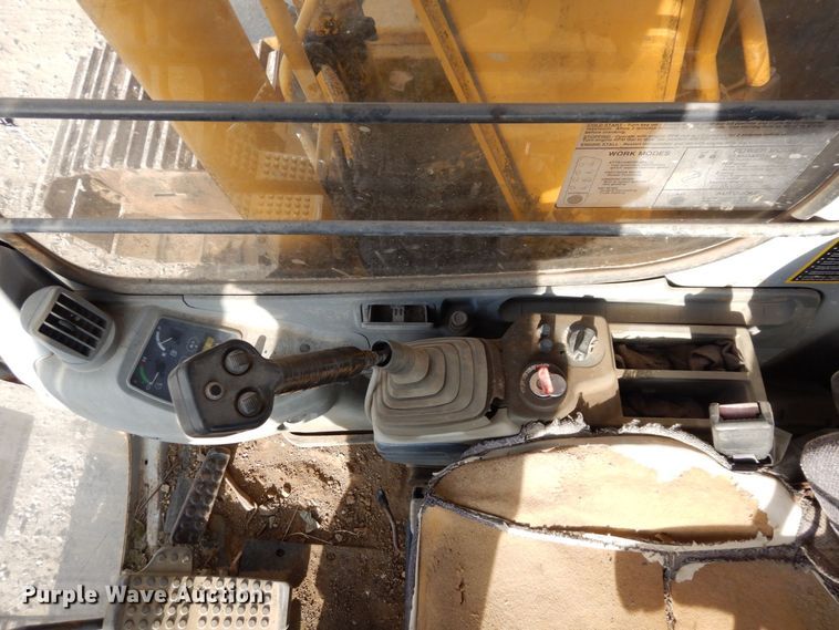 image for item DR8064 1997 John Deere 120  excavator