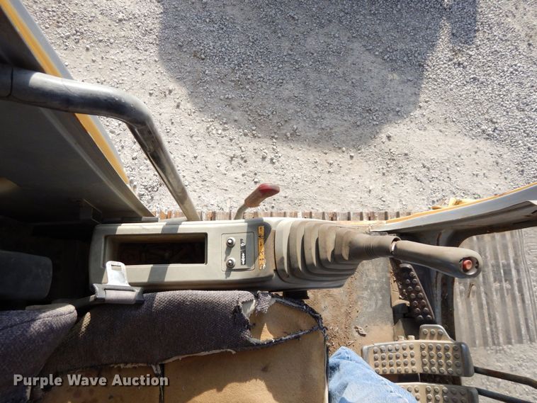 image for item DR8064 1997 John Deere 120  excavator