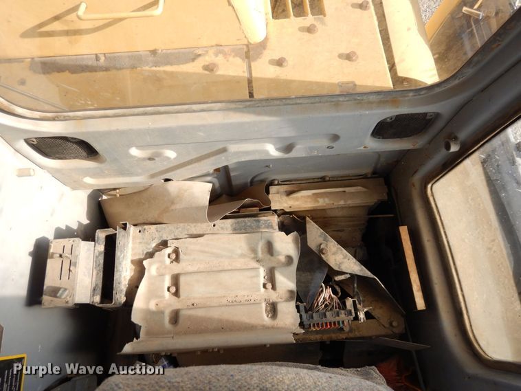 image for item DR8064 1997 John Deere 120  excavator